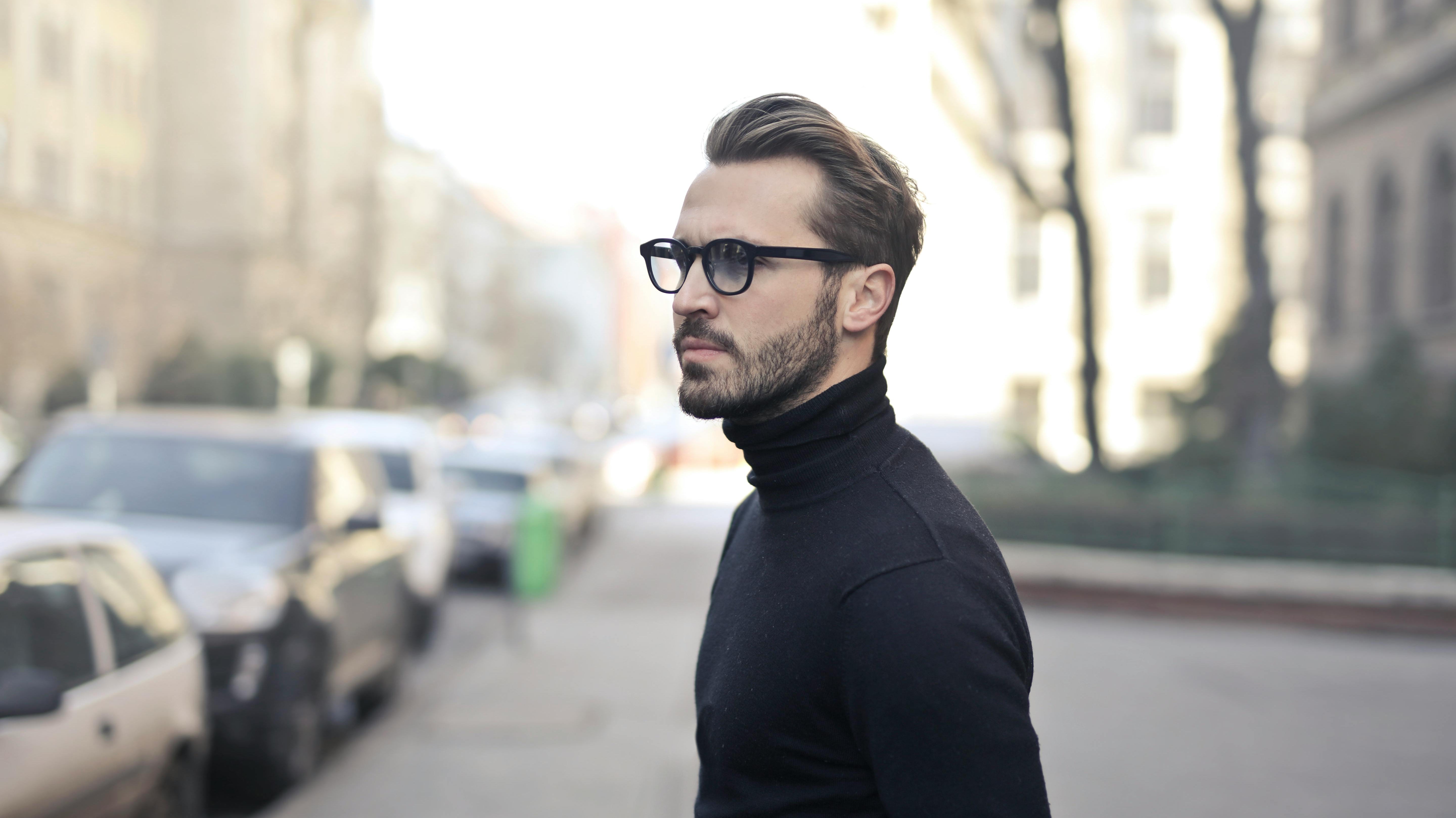 Van Kantoor tot Weekend: Hoe Bouw je een Tijdloze Basisgarderobe op?